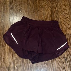 Lululemon Maroon Hotta Hot Shorts Size 2, 2.5 inch